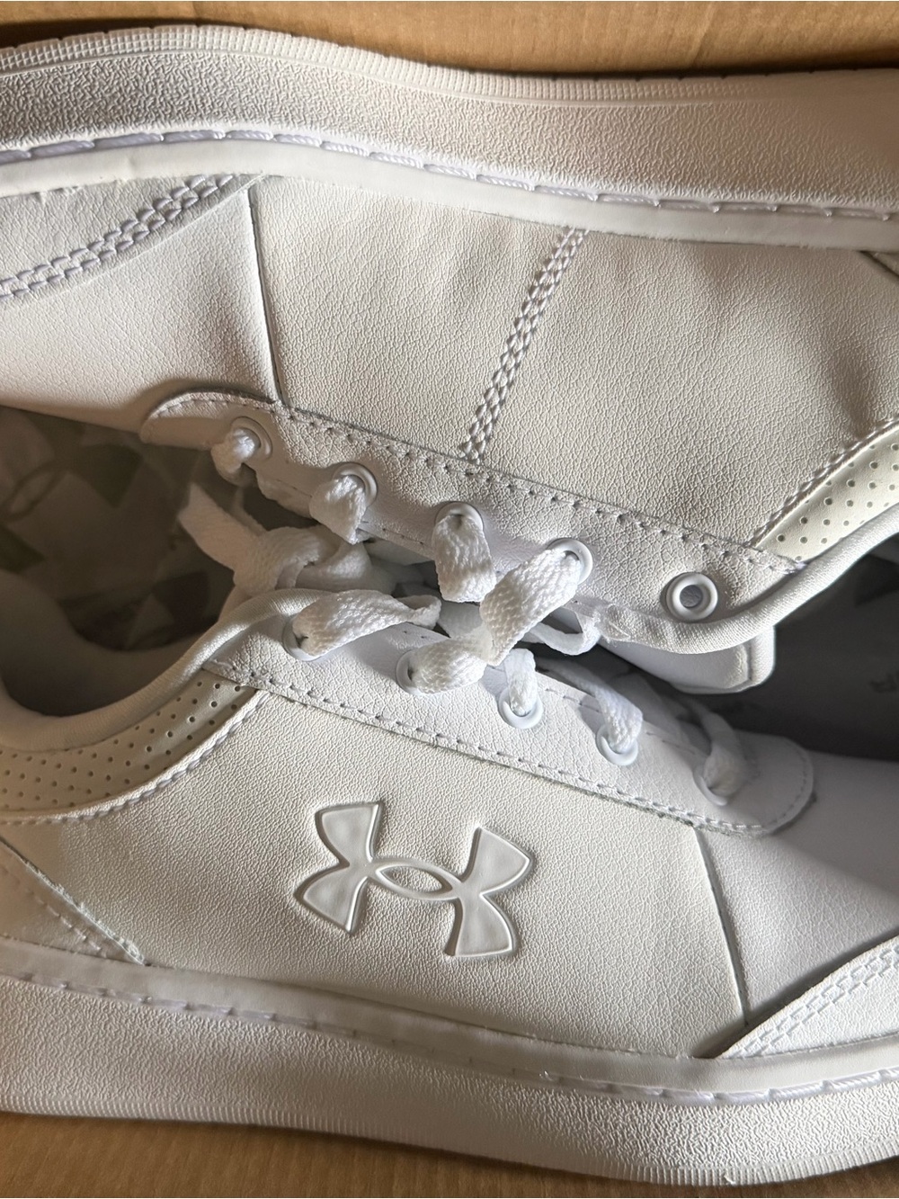 Under Armour Youth GS ST Court White Leather Sneakers (size 4.5)(NEW)